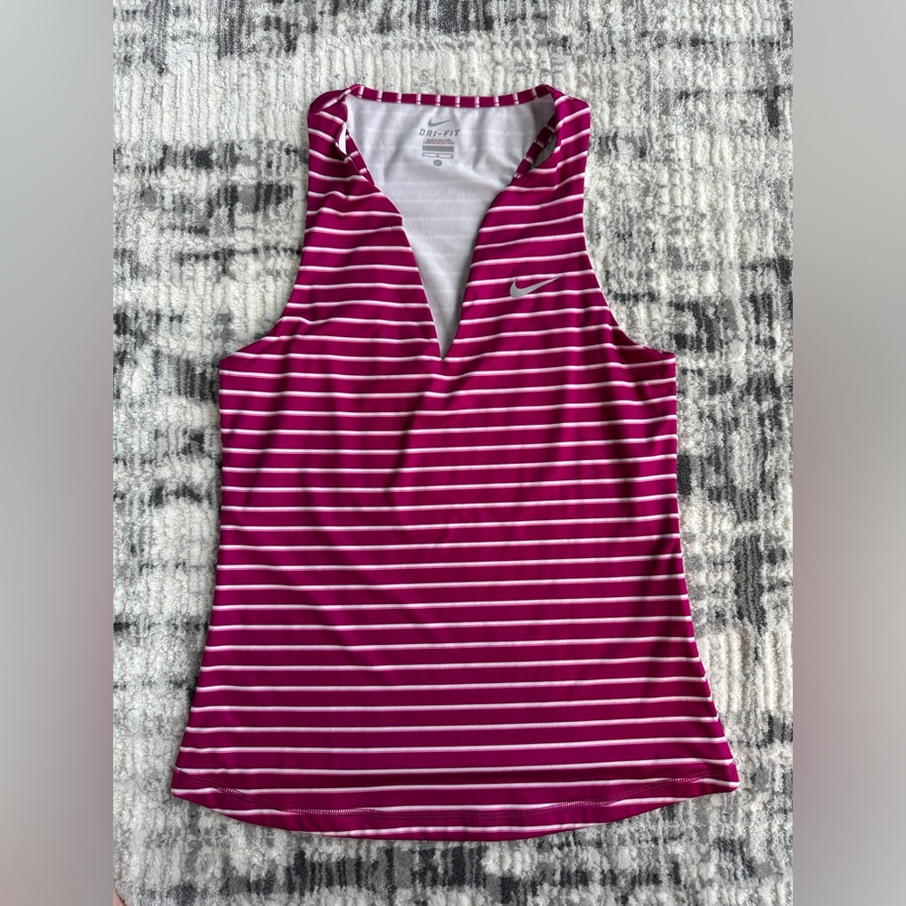 Nike Women's Tennis Shirt. Size Medium.